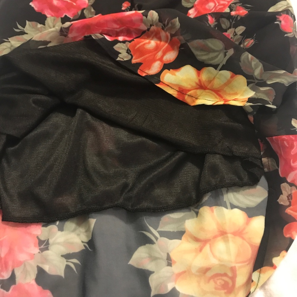 NWT Black Flowy Women’s Racer back Tank - Picture 3 of 5